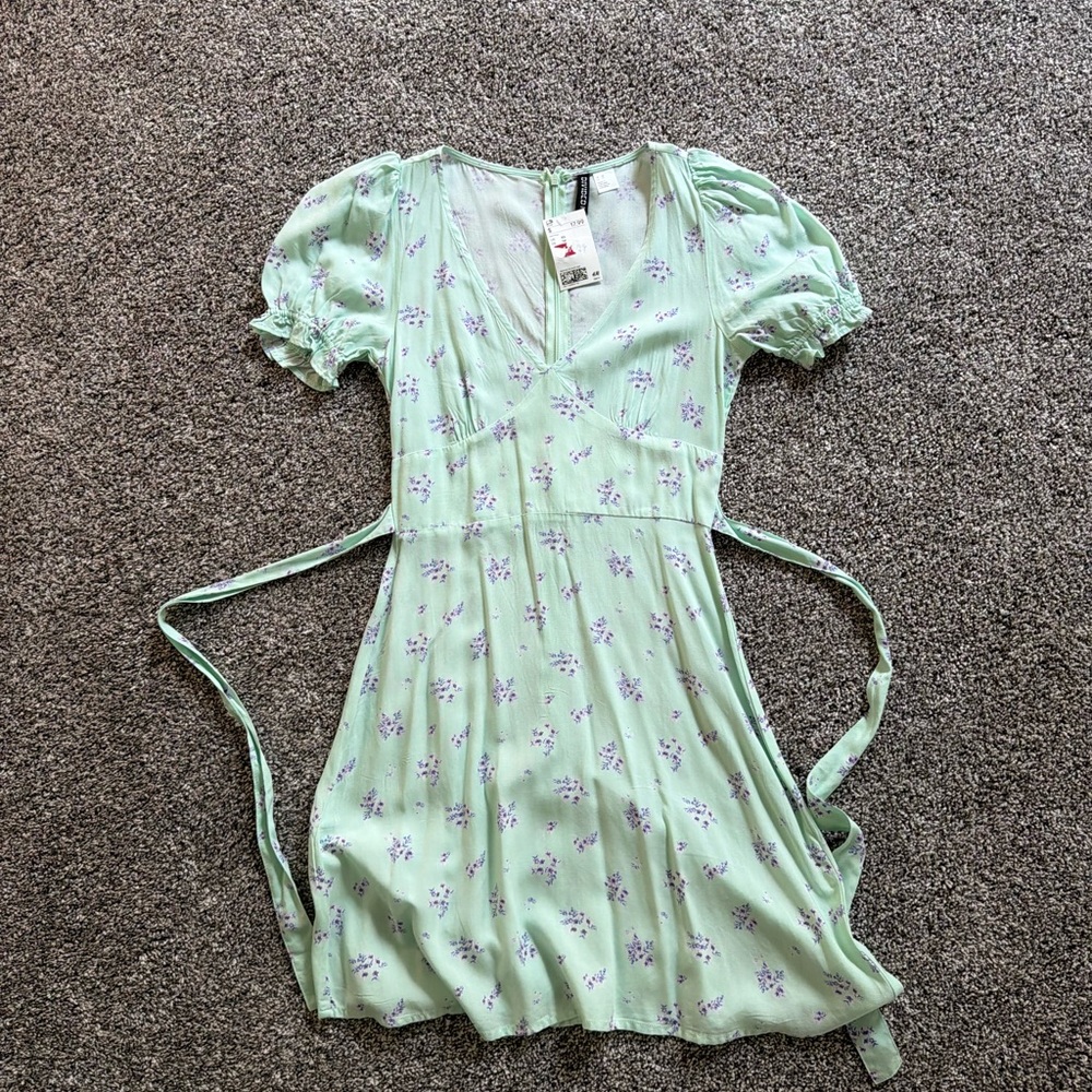 H & M Floral Green Dress with Short Sleeves - XS NWT